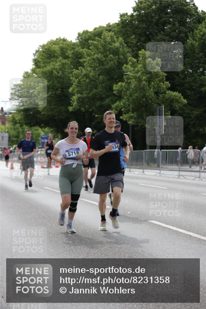 29.06.2025 - hella hamburg halbmarathon Jannik Wohlers http://msf.ph/oto/8231358 29.06.2025 10:28:08 Lombardsbrücke 5718, 5903, 5939, 6102, 6418, 7667, 7980, 8327, 8560, 9642, 9716, 9855, 10434, 13400, 16125, 18293, 18604, 19180 meine-sportfotos.de