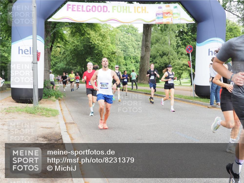 29.06.2025 - hella hamburg halbmarathon MichiJ http://msf.ph/oto/8231379 29.06.2025 10:26:35 Zwischen KM18-KM19 3480, 6458, 8571, 10793, 12739, 13595, 13900, 15303, 16992 meine-sportfotos.de