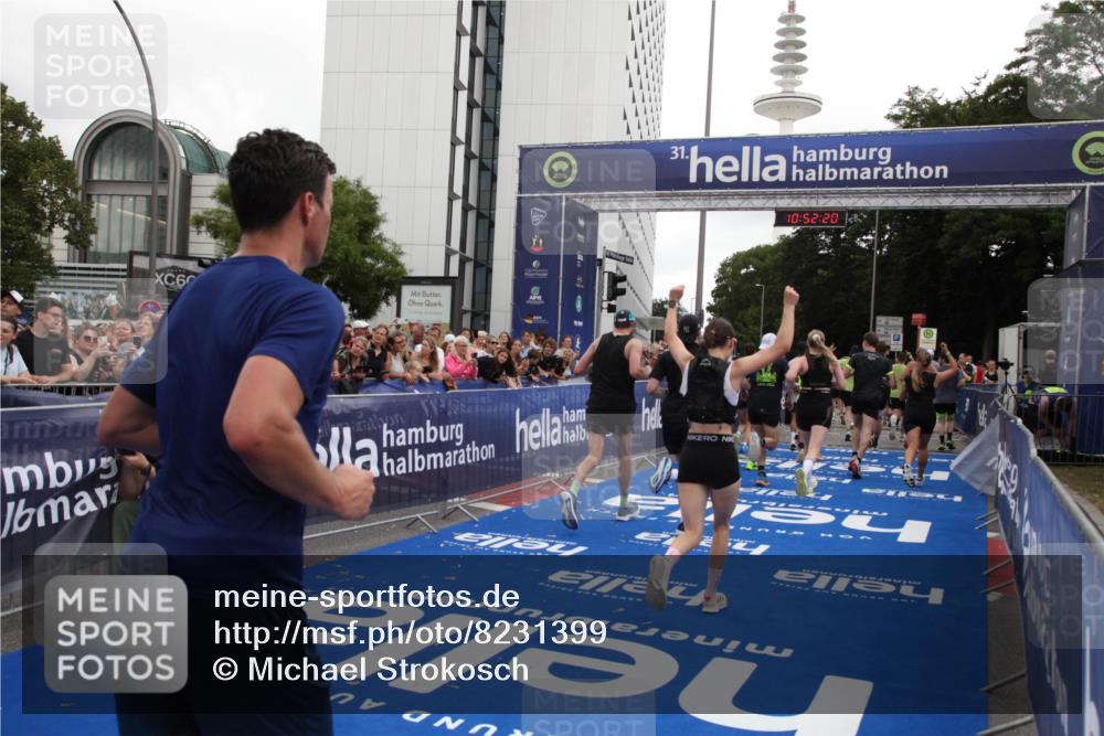 29.06.2025 - hella hamburg halbmarathon Michael Strokosch http://msf.ph/oto/8231399 29.06.2025 10:52:19 Ziel 2397, 4419, 4837, 5032, 5087, 5482, 6164, 6897, 7896, 9074, 9082, 12135, 13726, 14248, 14300, 15275, 15446, 16003, 16320, 16591, 17130, 18475 meine-sportfotos.de