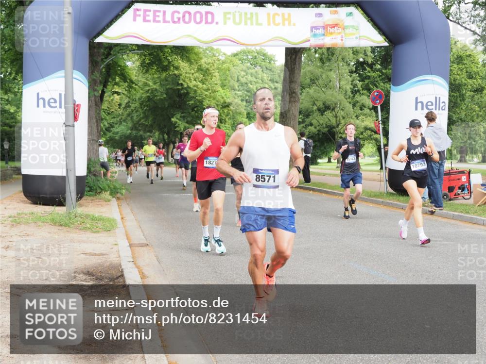 29.06.2025 - hella hamburg halbmarathon MichiJ http://msf.ph/oto/8231454 29.06.2025 10:26:36 Zwischen KM18-KM19 3480, 6458, 7743, 8571, 9017, 10793, 12739, 13595, 13900, 16992, 18193, 18277 meine-sportfotos.de