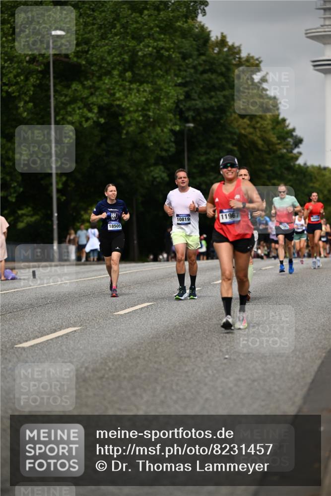 29.06.2025 - hella hamburg halbmarathon Dr. Thomas Lammeyer http://msf.ph/oto/8231457 29.06.2025 10:13:26 Kennedybrücke 4592, 7081, 7187, 9297, 9306, 9781, 10819, 11067 meine-sportfotos.de