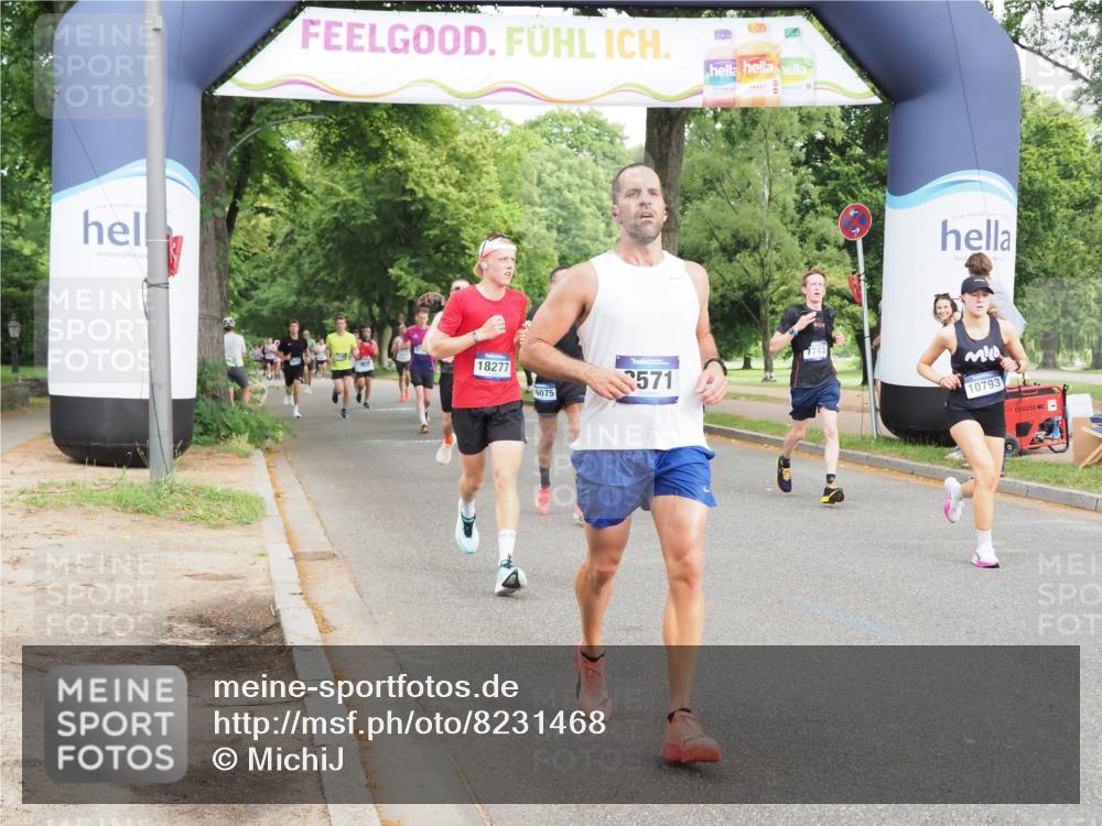 29.06.2025 - hella hamburg halbmarathon MichiJ http://msf.ph/oto/8231468 29.06.2025 10:26:36 Zwischen KM18-KM19 3480, 6458, 7743, 8571, 9017, 10793, 12739, 13595, 13900, 16992, 18193, 18277 meine-sportfotos.de