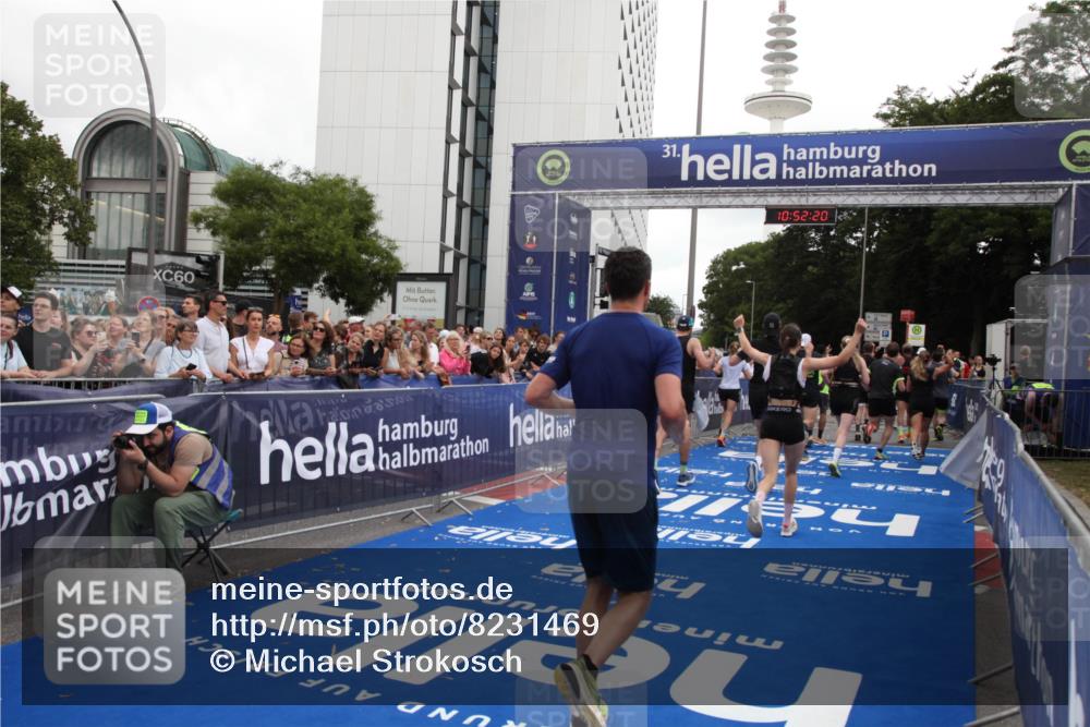 29.06.2025 - hella hamburg halbmarathon Michael Strokosch http://msf.ph/oto/8231469 29.06.2025 10:52:19 Ziel 2397, 4419, 4837, 5032, 5087, 5482, 6164, 6897, 7896, 9074, 9082, 12135, 13726, 14248, 14300, 15275, 15446, 16003, 16320, 16591, 17130, 18475 meine-sportfotos.de