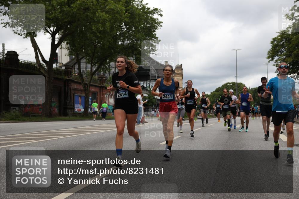 29.06.2025 - hella hamburg halbmarathon Yannick Fuchs http://msf.ph/oto/8231481 29.06.2025 10:46:48 20KM 1098, 1257, 1482, 1657, 1683, 2111, 2208, 2444, 2814, 3258, 3399, 3715, 3952, 3999, 4121, 4587, 4726, 5169, 5194, 5607, 5907, 6897, 7178, 7232, 7383, 7475, 8172, 8316, 8587, 8955, 9065, 9163, 10529, 10811, 11217, 12135, 12155, 12482, 12519, 13211, 13301, 14198, 14286, 14791, 14805, 15980, 16320, 16467, 16929, 17130, 17198, 17710, 17773, 18249, 18331, 19208 meine-sportfotos.de