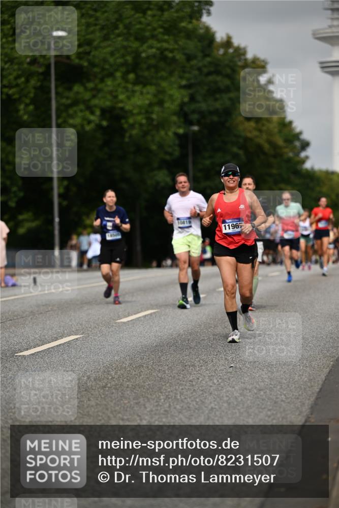 29.06.2025 - hella hamburg halbmarathon Dr. Thomas Lammeyer http://msf.ph/oto/8231507 29.06.2025 10:13:26 Kennedybrücke 4592, 7081, 7187, 9297, 9306, 9781, 10819, 11067 meine-sportfotos.de