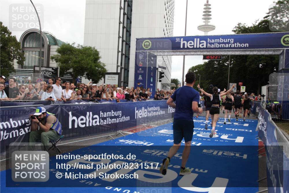 29.06.2025 - hella hamburg halbmarathon Michael Strokosch http://msf.ph/oto/8231517 29.06.2025 10:52:20 Ziel 4419, 4587, 4837, 5032, 5087, 5482, 6164, 6897, 7896, 9074, 9082, 12135, 13707, 14300, 15275, 15446, 16003, 16320, 16591, 17130, 17773, 18475 meine-sportfotos.de