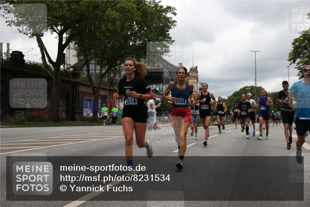 29.06.2025 - hella hamburg halbmarathon Yannick Fuchs http://msf.ph/oto/8231534 29.06.2025 10:46:48 20KM 1098, 1257, 1482, 1657, 1683, 2111, 2208, 2444, 2814, 3258, 3399, 3715, 3952, 3999, 4121, 4587, 4726, 5169, 5194, 5607, 5907, 6897, 7178, 7232, 7383, 7475, 8172, 8316, 8587, 8955, 9065, 9163, 10529, 10811, 11217, 12135, 12155, 12482, 12519, 13211, 13301, 14198, 14286, 14791, 14805, 15980, 16320, 16467, 16929, 17130, 17198, 17710, 17773, 18249, 18331, 19208 meine-sportfotos.de