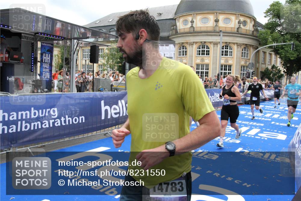 29.06.2025 - hella hamburg halbmarathon Michael Strokosch http://msf.ph/oto/8231550 29.06.2025 10:47:08 Ziel 1460, 4093, 4377, 5472, 6700, 7908, 9794, 10122, 12579, 14415, 14783, 15684, 15825 meine-sportfotos.de