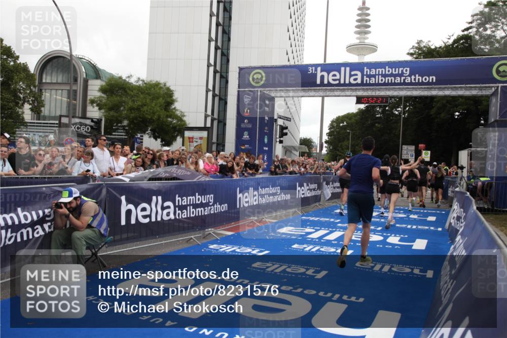 29.06.2025 - hella hamburg halbmarathon Michael Strokosch http://msf.ph/oto/8231576 29.06.2025 10:52:20 Ziel 4419, 4587, 4837, 5032, 5087, 5482, 6164, 6897, 7896, 9074, 9082, 12135, 13707, 14300, 15275, 15446, 16003, 16320, 16591, 17130, 17773, 18475 meine-sportfotos.de