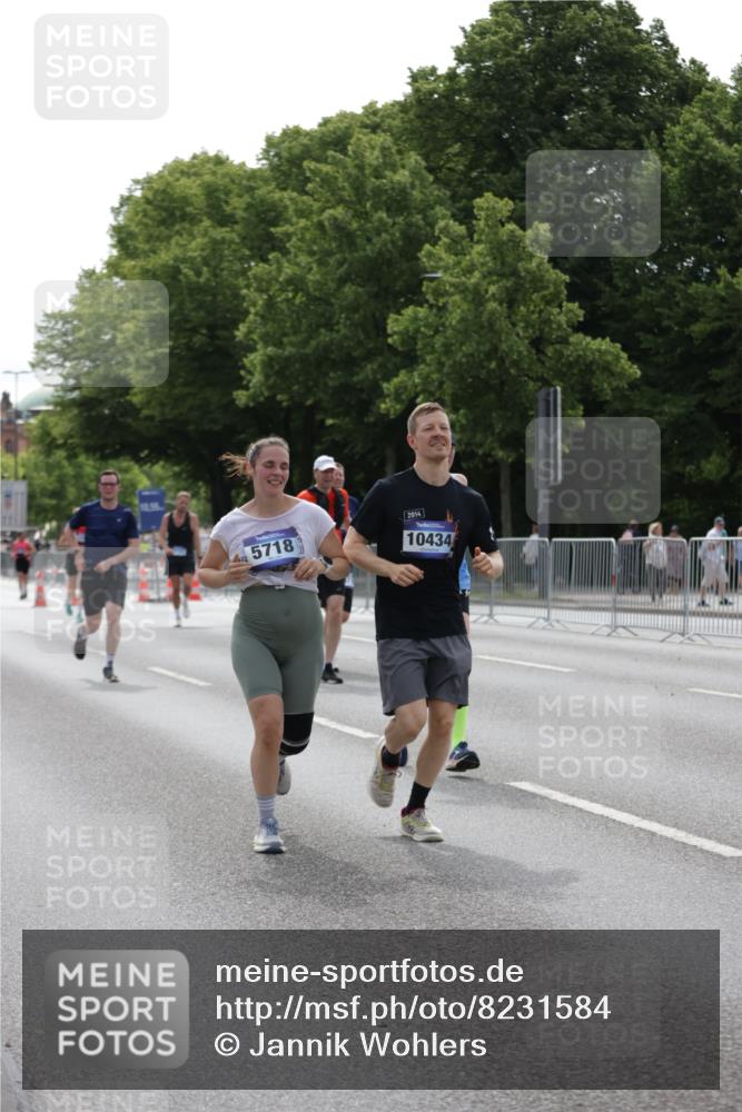 29.06.2025 - hella hamburg halbmarathon Jannik Wohlers http://msf.ph/oto/8231584 29.06.2025 10:28:08 Lombardsbrücke 5718, 5903, 5939, 6102, 6418, 7667, 7980, 8327, 8560, 9642, 9716, 9855, 10434, 13400, 16125, 18293, 18604, 19180 meine-sportfotos.de