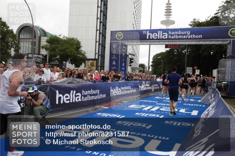 29.06.2025 - hella hamburg halbmarathon Michael Strokosch http://msf.ph/oto/8231587 29.06.2025 10:52:21 Ziel 4140, 4419, 4587, 4837, 5032, 5087, 5482, 6164, 7896, 9074, 12135, 13707, 14300, 15275, 15446, 16003, 16591, 17130, 17773, 18475 meine-sportfotos.de
