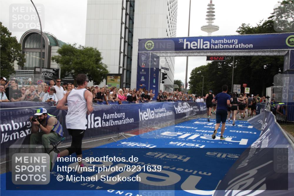 29.06.2025 - hella hamburg halbmarathon Michael Strokosch http://msf.ph/oto/8231639 29.06.2025 10:52:21 Ziel 4140, 4419, 4587, 4837, 5032, 5087, 5482, 6164, 7896, 9074, 12135, 13707, 14300, 15275, 15446, 16003, 16591, 17130, 17773, 18475 meine-sportfotos.de