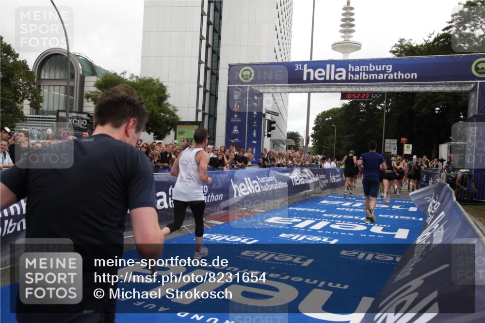 29.06.2025 - hella hamburg halbmarathon Michael Strokosch http://msf.ph/oto/8231654 29.06.2025 10:52:21 Ziel 4140, 4419, 4587, 4837, 5032, 5087, 5482, 6164, 7896, 9074, 12135, 13707, 14300, 15275, 15446, 16003, 16591, 17130, 17773, 18475 meine-sportfotos.de