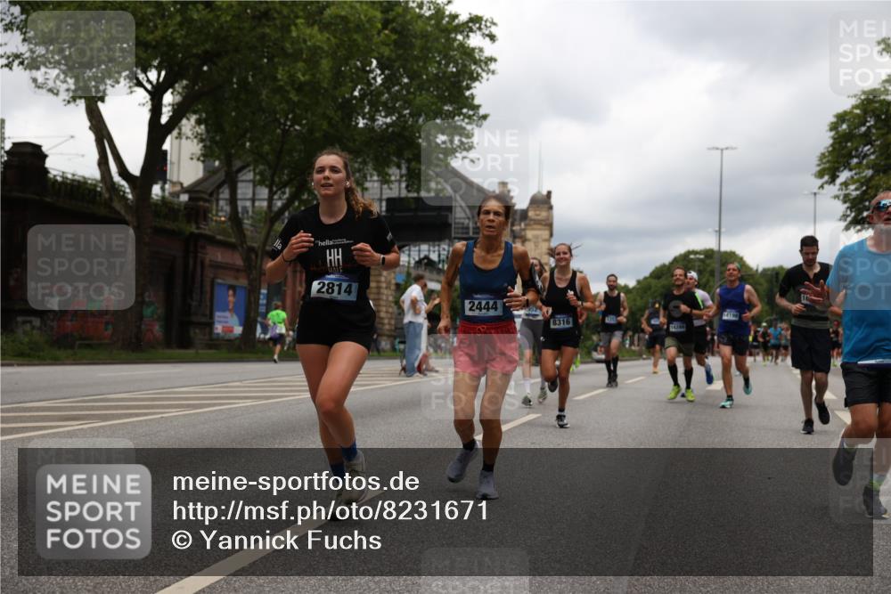 29.06.2025 - hella hamburg halbmarathon Yannick Fuchs http://msf.ph/oto/8231671 29.06.2025 10:46:48 20KM 1098, 1257, 1482, 1657, 1683, 2111, 2208, 2444, 2814, 3258, 3399, 3715, 3952, 3999, 4121, 4587, 4726, 5169, 5194, 5607, 5907, 6897, 7178, 7232, 7383, 7475, 8172, 8316, 8587, 8955, 9065, 9163, 10529, 10811, 11217, 12135, 12155, 12482, 12519, 13211, 13301, 14198, 14286, 14791, 14805, 15980, 16320, 16467, 16929, 17130, 17198, 17710, 17773, 18249, 18331, 19208 meine-sportfotos.de