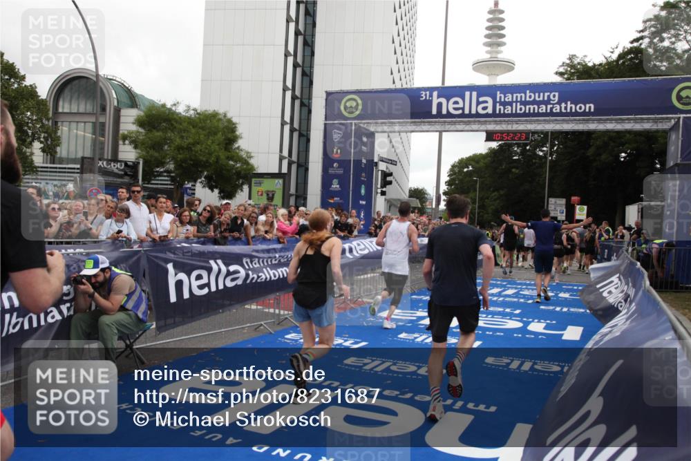 29.06.2025 - hella hamburg halbmarathon Michael Strokosch http://msf.ph/oto/8231687 29.06.2025 10:52:22 Ziel 4140, 4419, 4587, 4837, 5087, 5482, 6164, 7896, 9074, 13707, 15275, 15446, 16591, 17773 meine-sportfotos.de