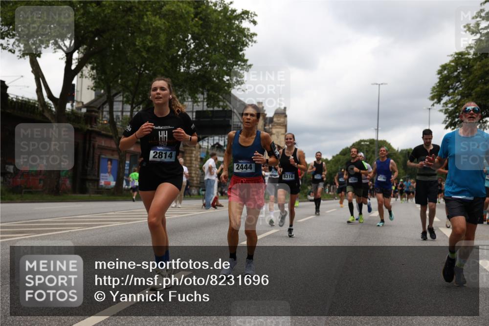 29.06.2025 - hella hamburg halbmarathon Yannick Fuchs http://msf.ph/oto/8231696 29.06.2025 10:46:48 20KM 1098, 1257, 1482, 1657, 1683, 2111, 2208, 2444, 2814, 3258, 3399, 3715, 3952, 3999, 4121, 4587, 4726, 5169, 5194, 5607, 5907, 6897, 7178, 7232, 7383, 7475, 8172, 8316, 8587, 8955, 9065, 9163, 10529, 10811, 11217, 12135, 12155, 12482, 12519, 13211, 13301, 14198, 14286, 14791, 14805, 15980, 16320, 16467, 16929, 17130, 17198, 17710, 17773, 18249, 18331, 19208 meine-sportfotos.de