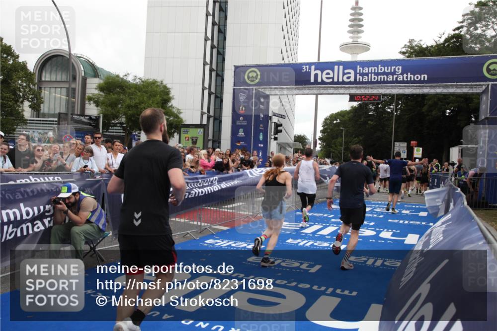 29.06.2025 - hella hamburg halbmarathon Michael Strokosch http://msf.ph/oto/8231698 29.06.2025 10:52:22 Ziel 4140, 4419, 4587, 4837, 5087, 5482, 6164, 7896, 9074, 13707, 15275, 15446, 16591, 17773 meine-sportfotos.de