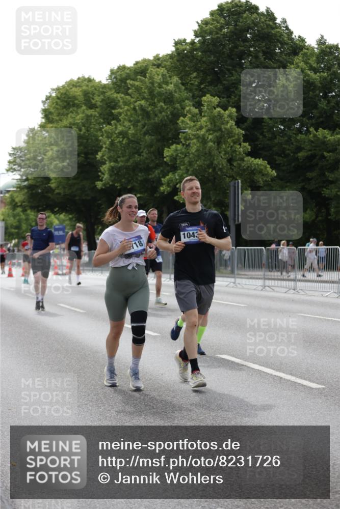 29.06.2025 - hella hamburg halbmarathon Jannik Wohlers http://msf.ph/oto/8231726 29.06.2025 10:28:08 Lombardsbrücke 5718, 5903, 5939, 6102, 6418, 7667, 7980, 8327, 8560, 9642, 9716, 9855, 10434, 13400, 16125, 18293, 18604, 19180 meine-sportfotos.de