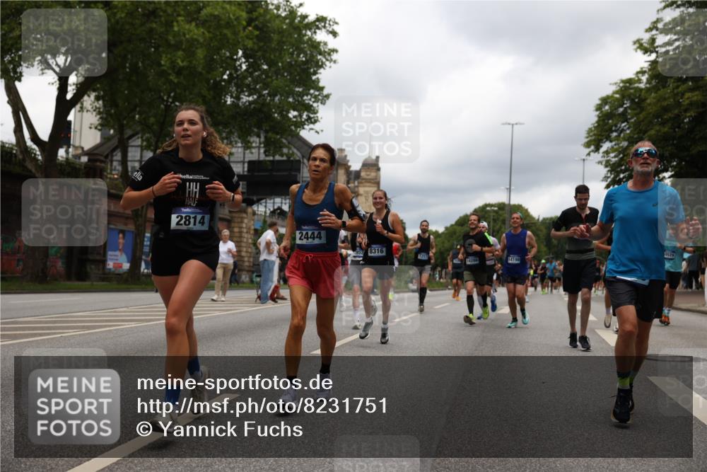 29.06.2025 - hella hamburg halbmarathon Yannick Fuchs http://msf.ph/oto/8231751 29.06.2025 10:46:48 20KM 1098, 1257, 1482, 1657, 1683, 2111, 2208, 2444, 2814, 3258, 3399, 3715, 3952, 3999, 4121, 4587, 4726, 5169, 5194, 5607, 5907, 6897, 7178, 7232, 7383, 7475, 8172, 8316, 8587, 8955, 9065, 9163, 10529, 10811, 11217, 12135, 12155, 12482, 12519, 13211, 13301, 14198, 14286, 14791, 14805, 15980, 16320, 16467, 16929, 17130, 17198, 17710, 17773, 18249, 18331, 19208 meine-sportfotos.de