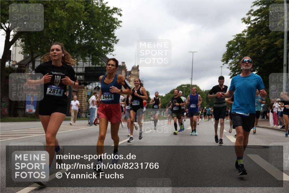 29.06.2025 - hella hamburg halbmarathon Yannick Fuchs http://msf.ph/oto/8231766 29.06.2025 10:46:48 20KM 1098, 1257, 1482, 1657, 1683, 2111, 2208, 2444, 2814, 3258, 3399, 3715, 3952, 3999, 4121, 4587, 4726, 5169, 5194, 5607, 5907, 6897, 7178, 7232, 7383, 7475, 8172, 8316, 8587, 8955, 9065, 9163, 10529, 10811, 11217, 12135, 12155, 12482, 12519, 13211, 13301, 14198, 14286, 14791, 14805, 15980, 16320, 16467, 16929, 17130, 17198, 17710, 17773, 18249, 18331, 19208 meine-sportfotos.de