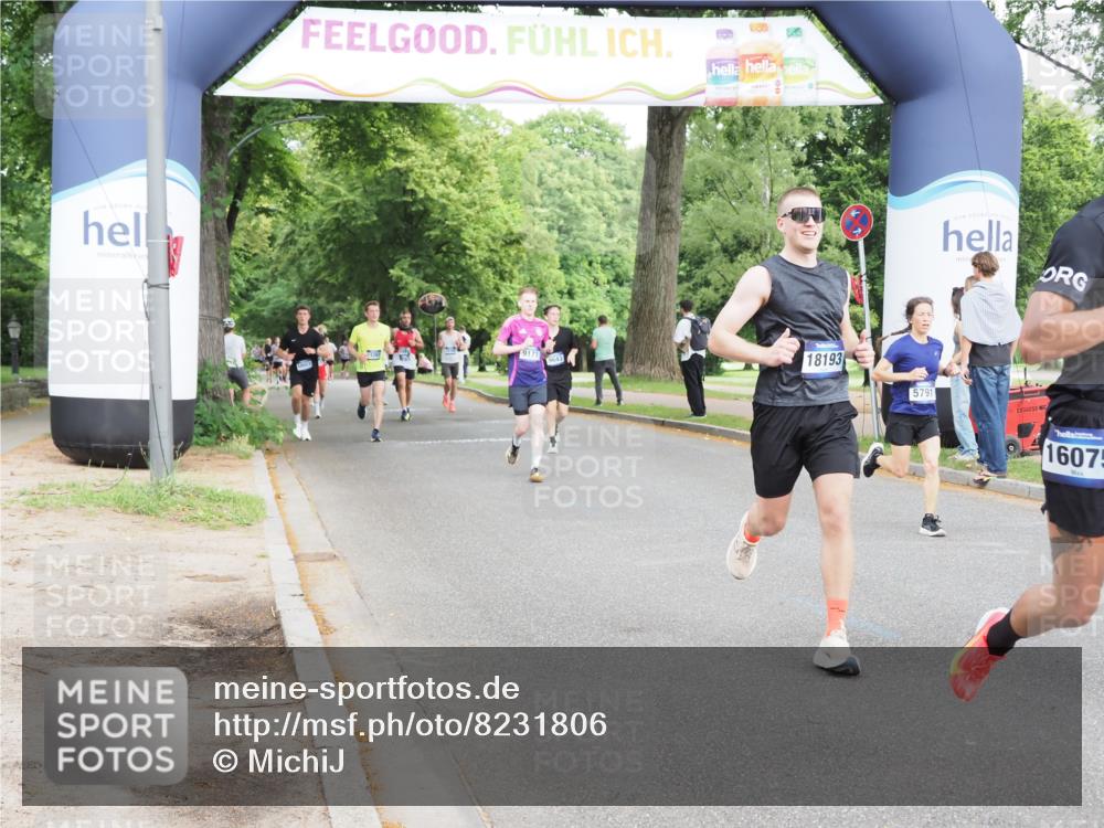 29.06.2025 - hella hamburg halbmarathon MichiJ http://msf.ph/oto/8231806 29.06.2025 10:26:38 Zwischen KM18-KM19 3480, 5791, 6458, 7743, 8571, 9017, 10793, 12739, 13595, 16075, 16992, 18193, 18277 meine-sportfotos.de