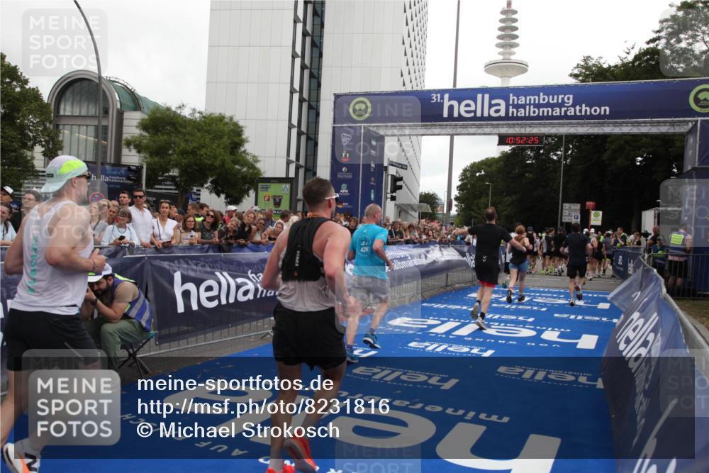 29.06.2025 - hella hamburg halbmarathon Michael Strokosch http://msf.ph/oto/8231816 29.06.2025 10:52:24 Ziel 4140, 4419, 4587, 6164, 7896, 9074, 13211, 13707, 15144, 15446, 17773, 17997 meine-sportfotos.de