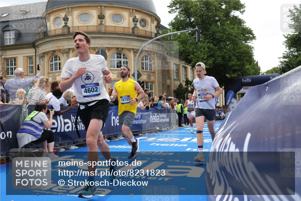 29.06.2025 - hella hamburg halbmarathon Strokosch-Dieckow http://msf.ph/oto/8231823 29.06.2025 10:33:30 Ziel 1053, 2836, 4602, 8312, 8956, 14975, 15326, 16931, 17056, 17191, 17489, 18731, 18854 meine-sportfotos.de