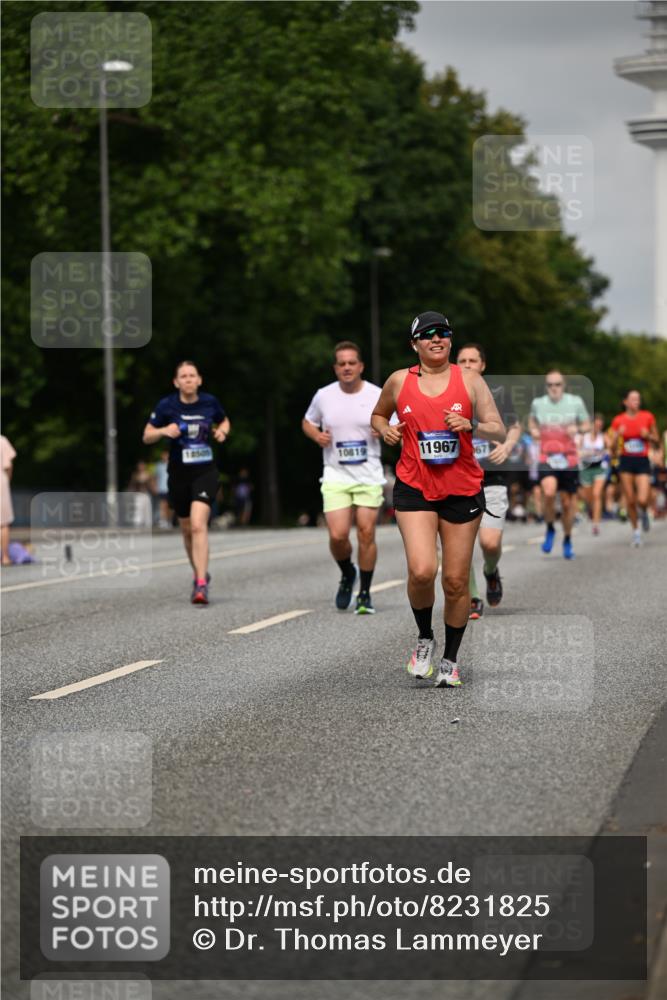 29.06.2025 - hella hamburg halbmarathon Dr. Thomas Lammeyer http://msf.ph/oto/8231825 29.06.2025 10:13:26 Kennedybrücke 4592, 7081, 7187, 9297, 9306, 9781, 10819, 11067 meine-sportfotos.de