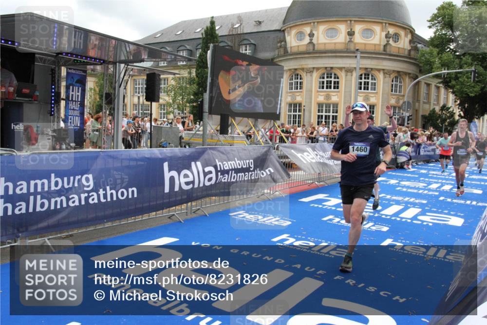 29.06.2025 - hella hamburg halbmarathon Michael Strokosch http://msf.ph/oto/8231826 29.06.2025 10:47:11 Ziel 1460, 2623, 4093, 5472, 6373, 6700, 7908, 9794, 12579, 13007, 15684, 17718 meine-sportfotos.de