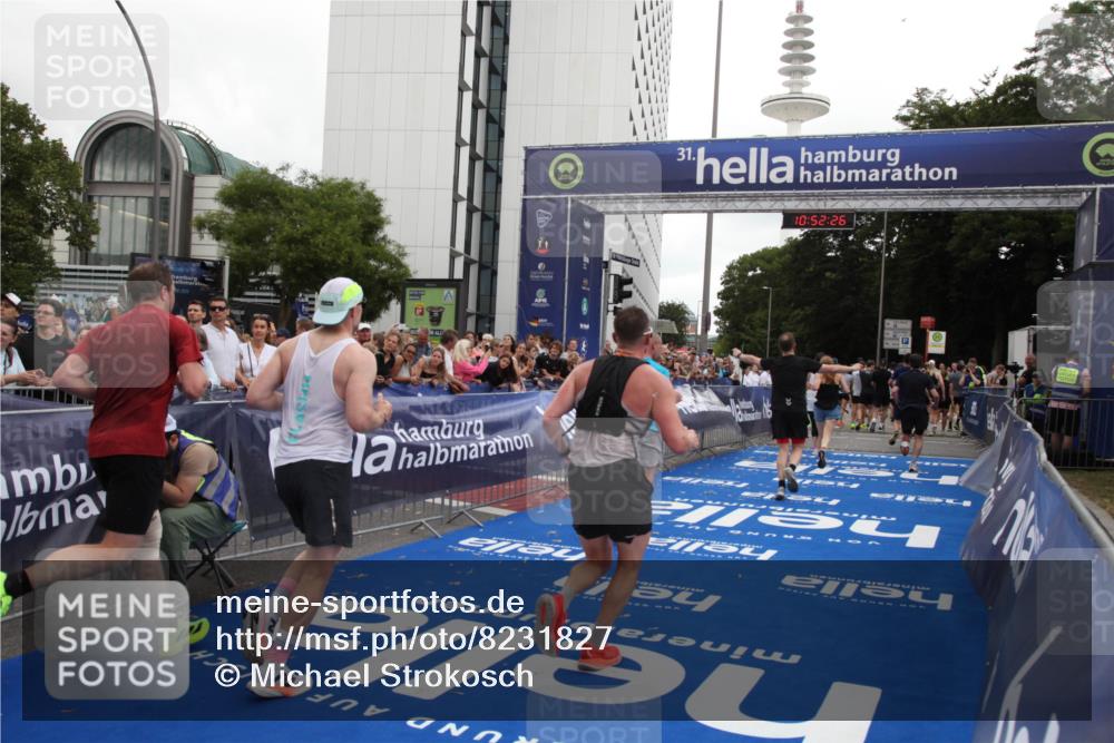 29.06.2025 - hella hamburg halbmarathon Michael Strokosch http://msf.ph/oto/8231827 29.06.2025 10:52:25 Ziel 4140, 4419, 4587, 6164, 7896, 9074, 13211, 13707, 15144, 15446, 17773, 17997 meine-sportfotos.de