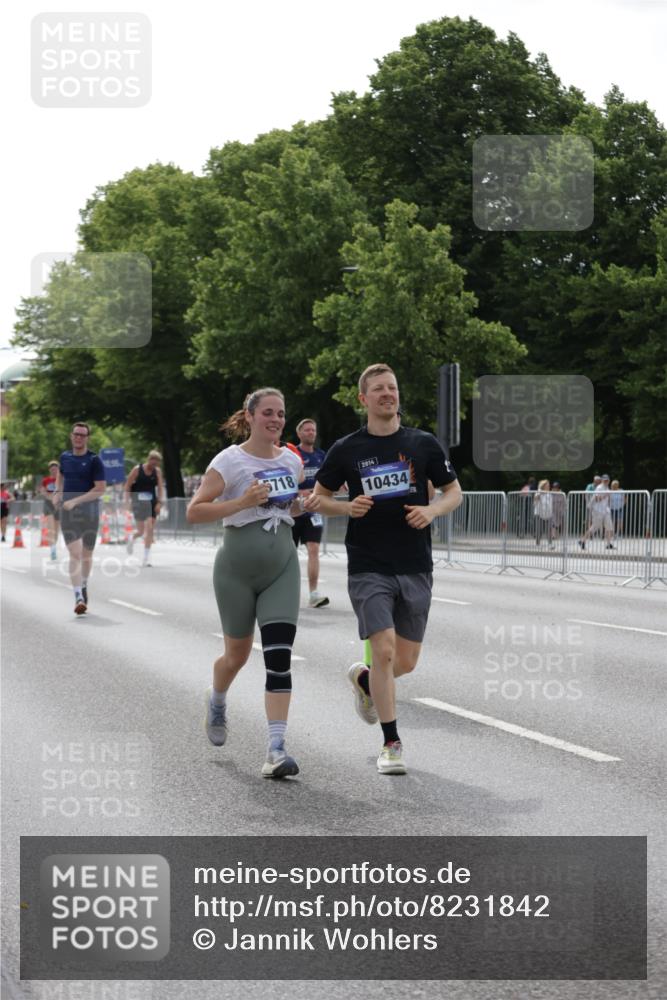 29.06.2025 - hella hamburg halbmarathon Jannik Wohlers http://msf.ph/oto/8231842 29.06.2025 10:28:08 Lombardsbrücke 5718, 5903, 5939, 6102, 6418, 7667, 7980, 8327, 8560, 9642, 9716, 9855, 10434, 13400, 16125, 18293, 18604, 19180 meine-sportfotos.de