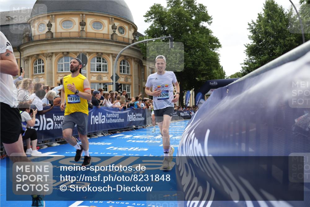 29.06.2025 - hella hamburg halbmarathon Strokosch-Dieckow http://msf.ph/oto/8231848 29.06.2025 10:33:31 Ziel 1053, 1396, 2836, 4602, 8312, 8956, 12595, 14975, 15326, 16931, 17056, 17191, 18731, 18854 meine-sportfotos.de