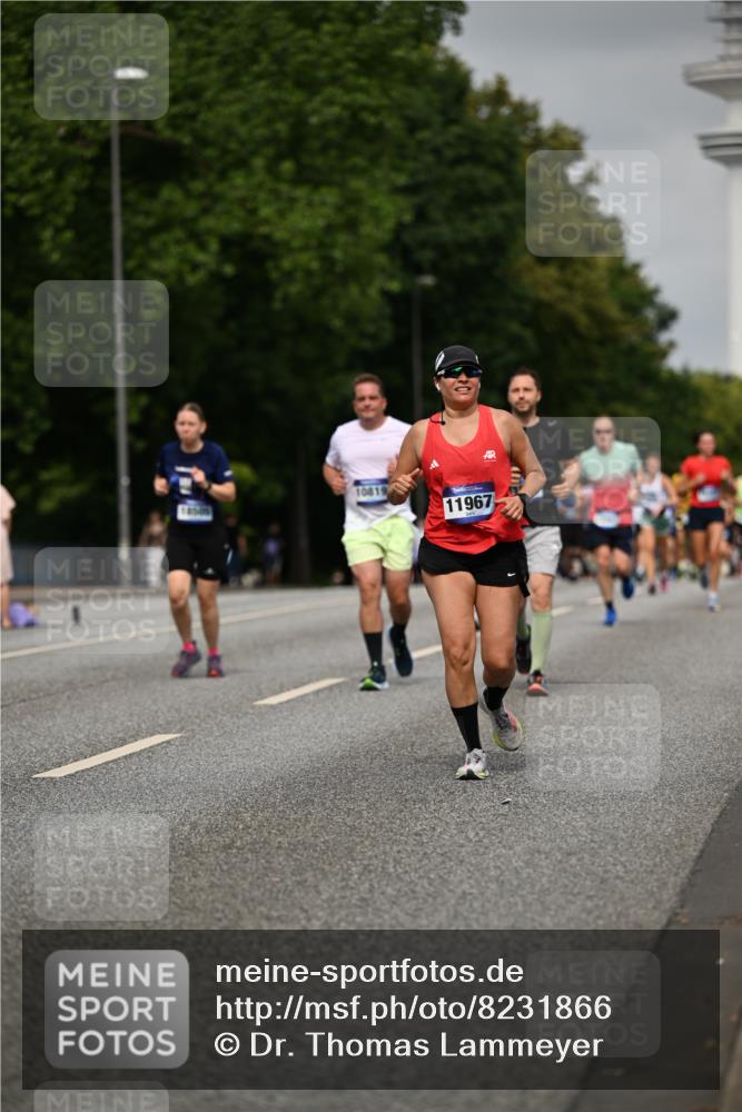 29.06.2025 - hella hamburg halbmarathon Dr. Thomas Lammeyer http://msf.ph/oto/8231866 29.06.2025 10:13:26 Kennedybrücke 4592, 7081, 7187, 9297, 9306, 9781, 10819, 11067 meine-sportfotos.de
