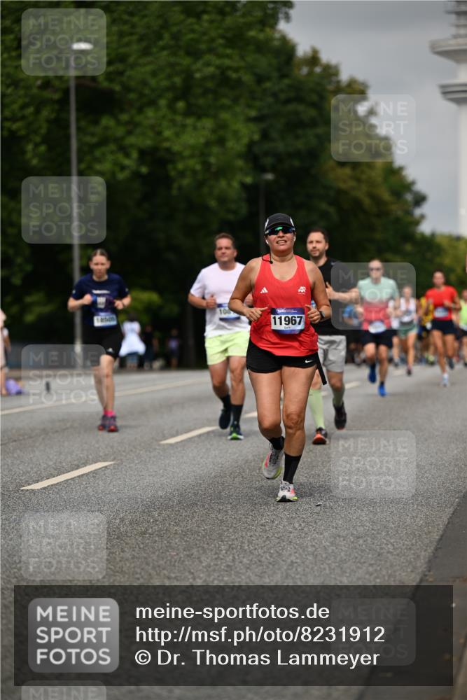 29.06.2025 - hella hamburg halbmarathon Dr. Thomas Lammeyer http://msf.ph/oto/8231912 29.06.2025 10:13:27 Kennedybrücke 4592, 7081, 7187, 9297, 9306, 9781, 10819, 11067 meine-sportfotos.de