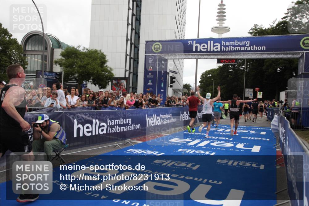 29.06.2025 - hella hamburg halbmarathon Michael Strokosch http://msf.ph/oto/8231913 29.06.2025 10:52:27 Ziel 4140, 4587, 6164, 7896, 8371, 8661, 9876, 13015, 13211, 13707, 15144, 15446, 17773, 17997 meine-sportfotos.de