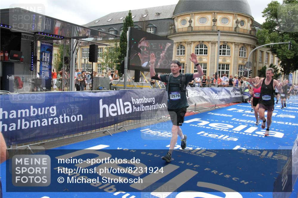 29.06.2025 - hella hamburg halbmarathon Michael Strokosch http://msf.ph/oto/8231924 29.06.2025 10:47:12 Ziel 1460, 2623, 4093, 5472, 6373, 6700, 6716, 7480, 7908, 12579, 13007, 15684, 17718, 17915 meine-sportfotos.de