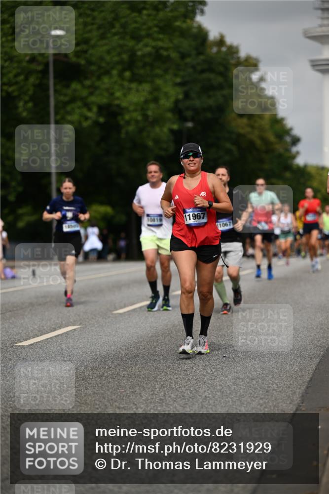 29.06.2025 - hella hamburg halbmarathon Dr. Thomas Lammeyer http://msf.ph/oto/8231929 29.06.2025 10:13:27 Kennedybrücke 4592, 7081, 7187, 9297, 9306, 9781, 10819, 11067 meine-sportfotos.de