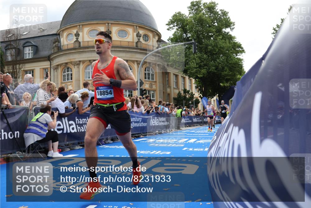 29.06.2025 - hella hamburg halbmarathon Strokosch-Dieckow http://msf.ph/oto/8231933 29.06.2025 10:33:36 Ziel 1053, 1396, 2836, 8312, 12595, 14975, 16755, 16931, 17191, 18854 meine-sportfotos.de