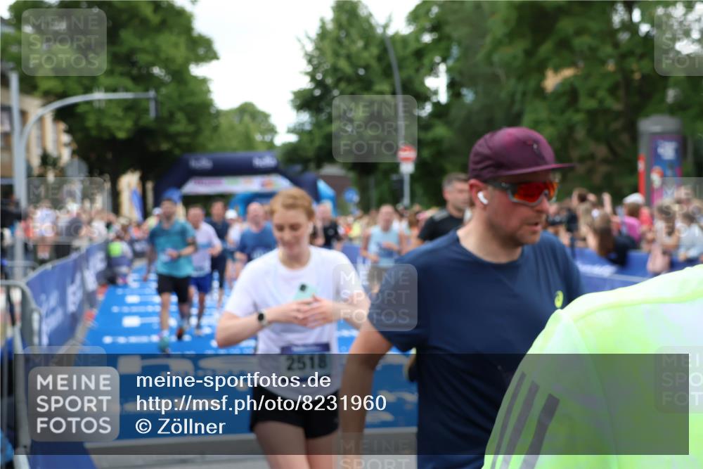 29.06.2025 - hella hamburg halbmarathon Zöllner http://msf.ph/oto/8231960 29.06.2025 10:53:53 Ziel 1422, 1706, 1870, 5607, 6260, 6877, 7177, 7395, 8285, 8335, 9922, 10529, 10891, 12413, 14026, 15502, 16538, 17740, 18249, 18418, 18487, 18759, 18831, 18915, 19177 meine-sportfotos.de