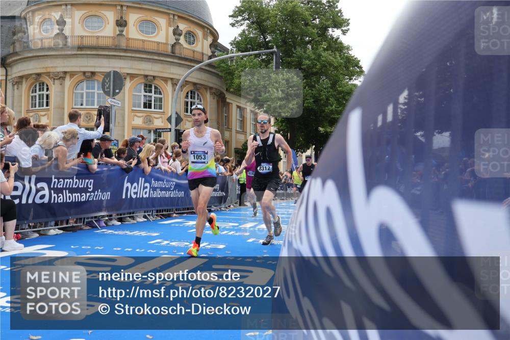 29.06.2025 - hella hamburg halbmarathon Strokosch-Dieckow http://msf.ph/oto/8232027 29.06.2025 10:33:38 Ziel 1053, 1396, 2746, 2836, 4246, 5193, 8312, 12595, 14975, 16755, 17191, 18854 meine-sportfotos.de