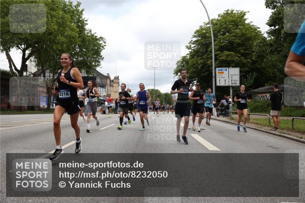 29.06.2025 - hella hamburg halbmarathon Yannick Fuchs http://msf.ph/oto/8232050 29.06.2025 10:46:49 20KM 1098, 1257, 1482, 1657, 1683, 2111, 2208, 2444, 2814, 3258, 3399, 3715, 3952, 3999, 4121, 4419, 4587, 4726, 5169, 5194, 5607, 5907, 6897, 7178, 7232, 7383, 7475, 8316, 8587, 8955, 9065, 9163, 10529, 10811, 11217, 12155, 12482, 12519, 13211, 13301, 14198, 14286, 14805, 15681, 15980, 16320, 16467, 16929, 17130, 17198, 17710, 17773, 18249, 18331, 19208 meine-sportfotos.de