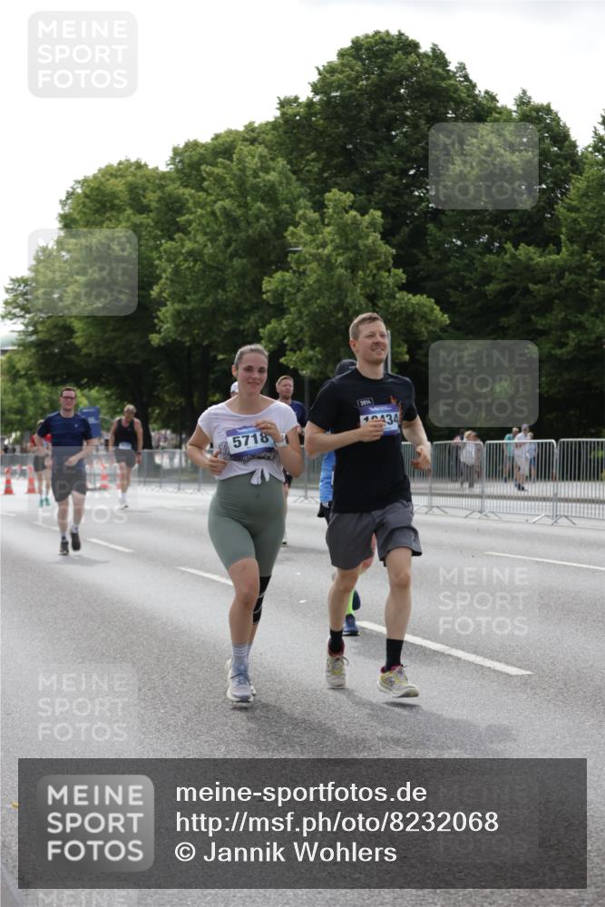 29.06.2025 - hella hamburg halbmarathon Jannik Wohlers http://msf.ph/oto/8232068 29.06.2025 10:28:09 Lombardsbrücke 4700, 5718, 5903, 5939, 6102, 6418, 7980, 8560, 9642, 9716, 9855, 10434, 13400, 16125, 18293, 18604, 19180 meine-sportfotos.de