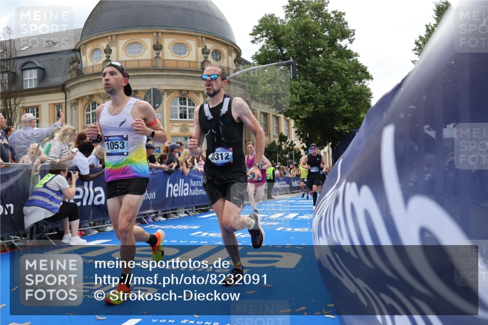 29.06.2025 - hella hamburg halbmarathon Strokosch-Dieckow http://msf.ph/oto/8232091 29.06.2025 10:33:39 Ziel 1053, 1396, 2228, 2746, 2836, 4246, 5193, 8312, 12595, 14975, 16755, 17191, 18854 meine-sportfotos.de