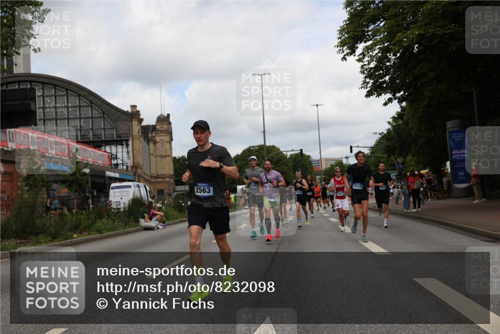 29.06.2025 - hella hamburg halbmarathon Yannick Fuchs http://msf.ph/oto/8232098 29.06.2025 10:34:11 20KM 1343, 2044, 2525, 2546, 2563, 2972, 3547, 4398, 4565, 4759, 5752, 7981, 8319, 8346, 8925, 9116, 9265, 9540, 11284, 11305, 11714, 11806, 12046, 12091, 12335, 12372, 13190, 13479, 13514, 14204, 14272, 14359, 15094, 15336, 15435, 15744, 17005, 17215, 17360, 17425, 17668, 17792, 17916, 18013, 18149, 18154, 18285, 18803 meine-sportfotos.de
