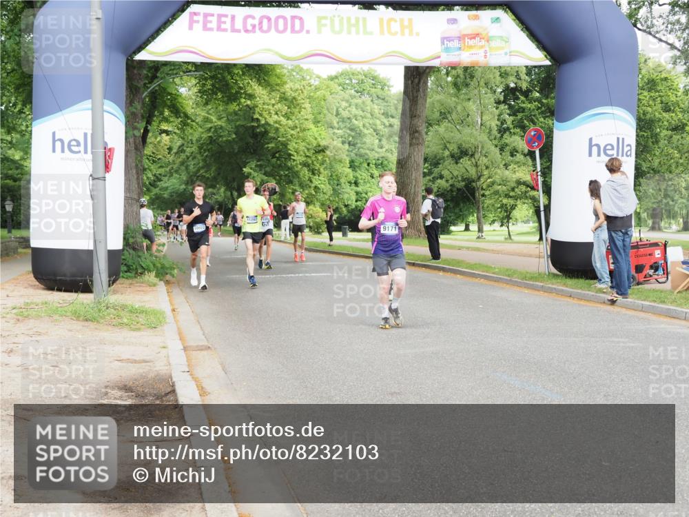 29.06.2025 - hella hamburg halbmarathon MichiJ http://msf.ph/oto/8232103 29.06.2025 10:26:39 Zwischen KM18-KM19 3480, 5791, 6458, 7743, 8571, 9017, 9643, 10793, 12739, 13595, 16075, 16992, 18193, 18277 meine-sportfotos.de