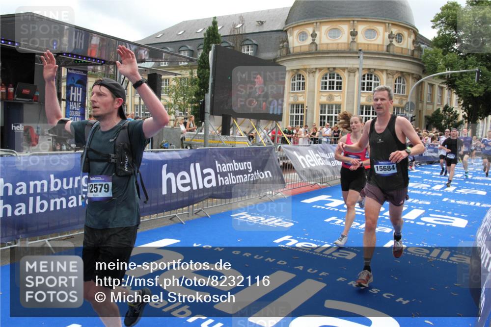 29.06.2025 - hella hamburg halbmarathon Michael Strokosch http://msf.ph/oto/8232116 29.06.2025 10:47:13 Ziel 1460, 2623, 4093, 6373, 6700, 6716, 7480, 7908, 10208, 10211, 12579, 13007, 15684, 17718, 17915 meine-sportfotos.de