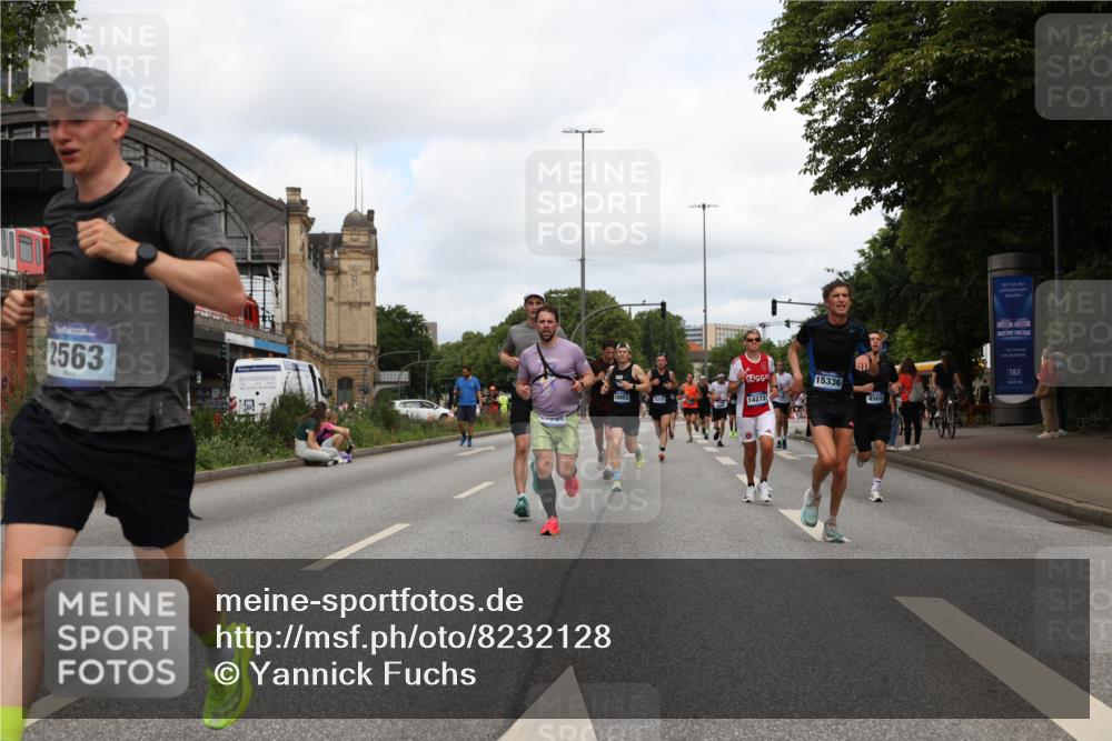 29.06.2025 - hella hamburg halbmarathon Yannick Fuchs http://msf.ph/oto/8232128 29.06.2025 10:34:12 20KM 1343, 1358, 2044, 2525, 2546, 2563, 2972, 3547, 4398, 4565, 4759, 5752, 7981, 8319, 8346, 8925, 9116, 9265, 9540, 11284, 11305, 11714, 11806, 12046, 12091, 12335, 12372, 13190, 13479, 13514, 14204, 14272, 14359, 15094, 15336, 15435, 15744, 17005, 17215, 17360, 17425, 17668, 17792, 17916, 18013, 18154, 18285, 18803 meine-sportfotos.de