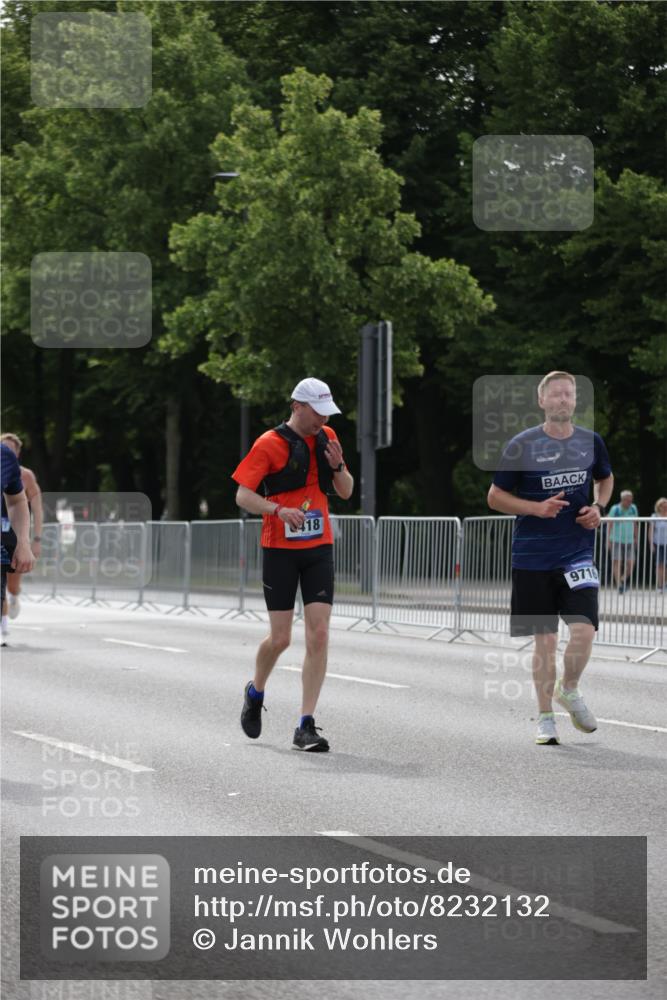 29.06.2025 - hella hamburg halbmarathon Jannik Wohlers http://msf.ph/oto/8232132 29.06.2025 10:28:10 Lombardsbrücke 4700, 5718, 5903, 5939, 6102, 6418, 7980, 8560, 9642, 9716, 9855, 10434, 13400, 15256, 16125, 16643, 18293, 18604, 19180 meine-sportfotos.de