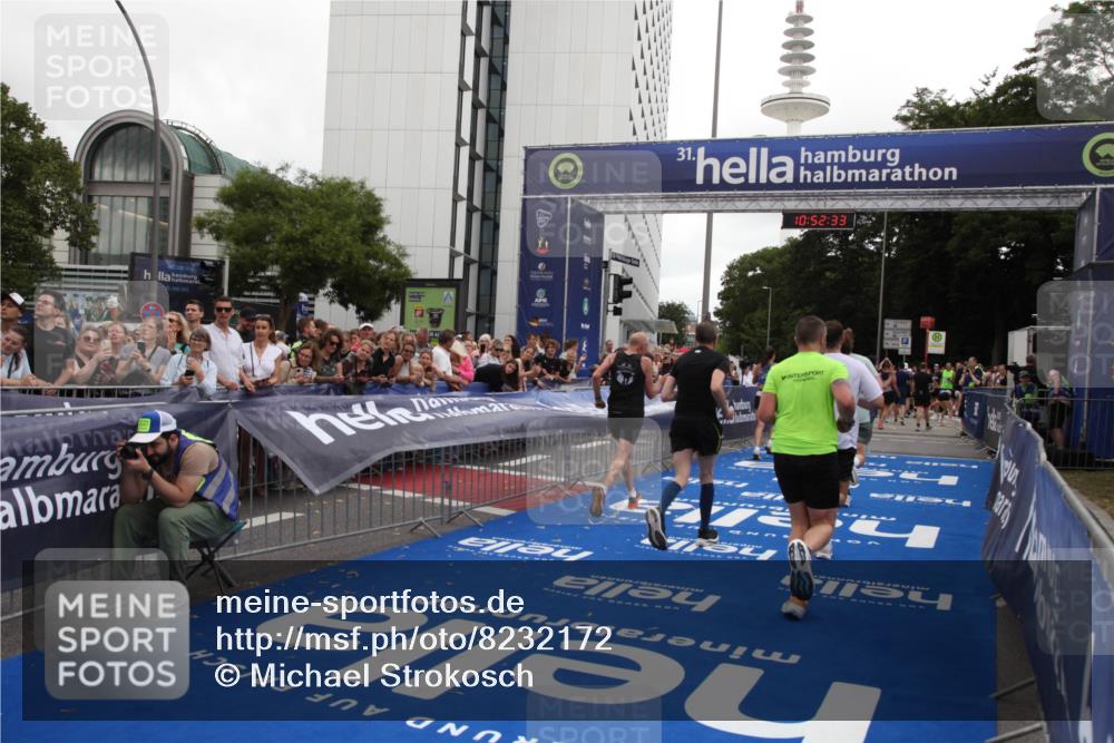 29.06.2025 - hella hamburg halbmarathon Michael Strokosch http://msf.ph/oto/8232172 29.06.2025 10:52:31 Ziel 3715, 7178, 7232, 8371, 8661, 9145, 9876, 11791, 13015, 13211, 14561, 15144, 15980, 17997 meine-sportfotos.de