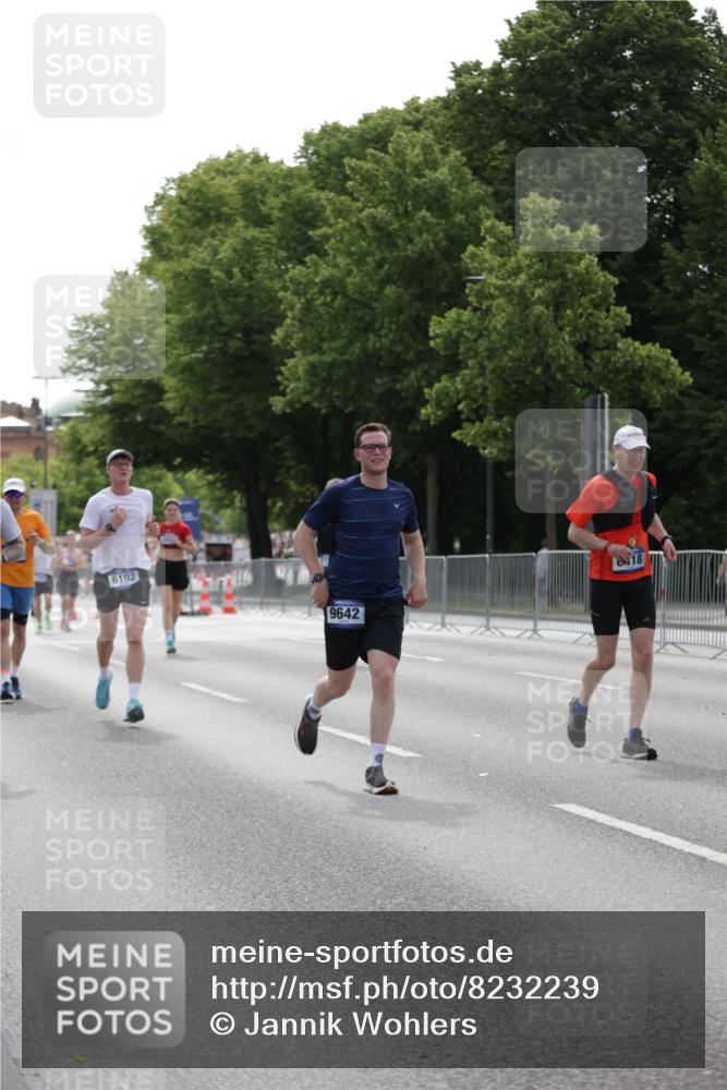 29.06.2025 - hella hamburg halbmarathon Jannik Wohlers http://msf.ph/oto/8232239 29.06.2025 10:28:11 Lombardsbrücke 4700, 5718, 5903, 5939, 6102, 6418, 7980, 8560, 9642, 9716, 9855, 10434, 13400, 15256, 16125, 16643, 18293, 18604, 19180 meine-sportfotos.de